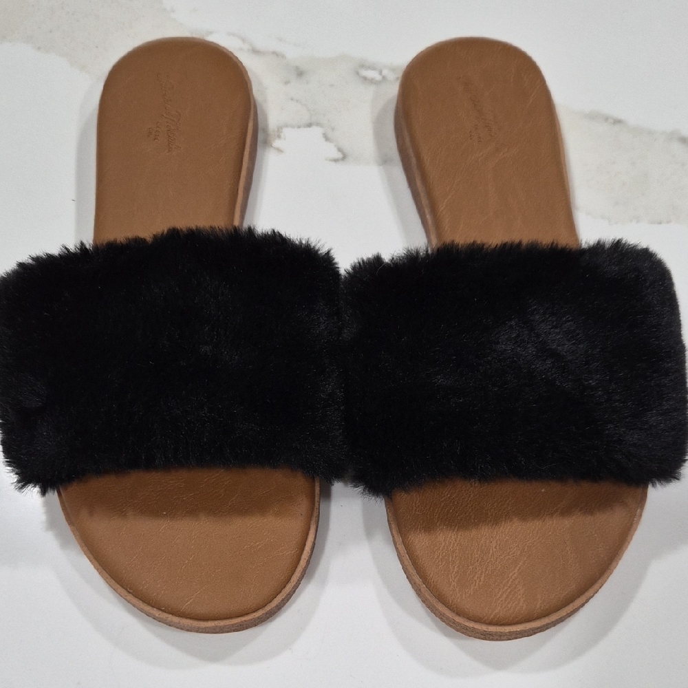 Black Fuzzy Slide Sandals